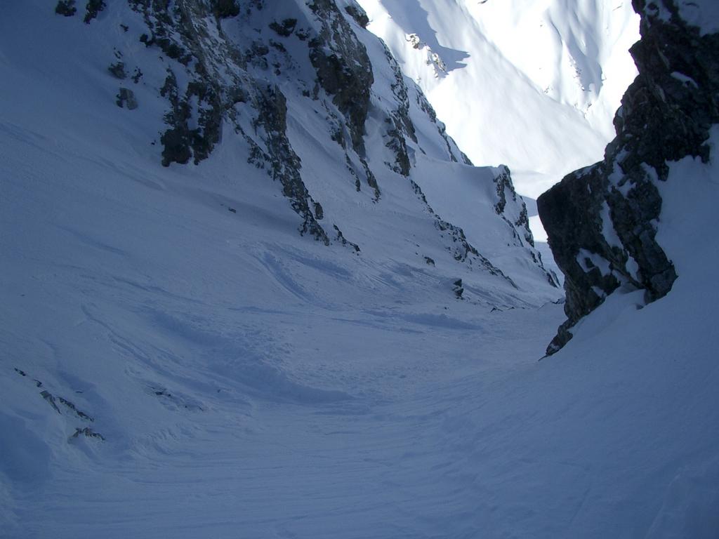 The descent gully from Hoch Ducan